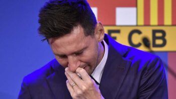 Messi llora sin parar en su adiós del Barcelona