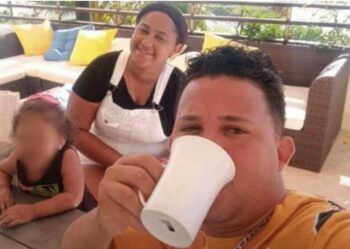 Tres miembros de una familia muere al incendiarse carro chocado por patana en la autopista del Coral