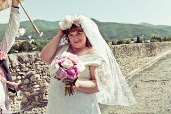 Mujer se casa con un puente