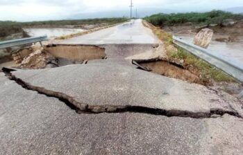 Colapsa puente que comunica a Neiba con Duvergé