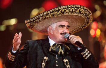 Hospitalizan a Vicente Fernández