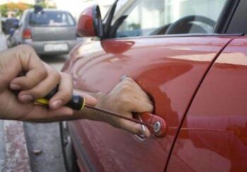 Desmantelan banda que robaba piezas de vehículos a dealers en La Vega