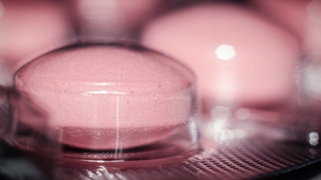 Pastilla anticovid de Pfizer pasa a la siguiente fase de prueba, ahora con más participantes
