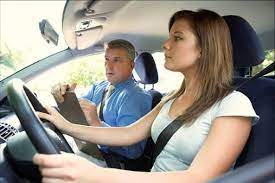 Sugieren al Intrant prohibir que familiares y amigos enseñen a manejar a futuros conductores