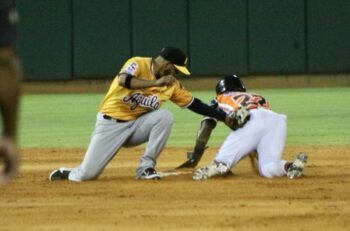 Águilas ganan segundo al hilo