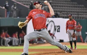 Leones propinan paliza a Gigantes y lo blanquean 10-0 en San Francisco