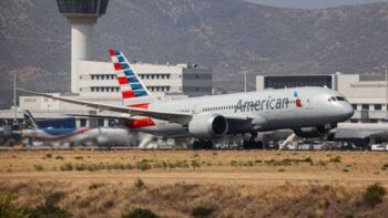 Se estallan las llantas de un avión de American Airlines tras fuerte aterrizaje en Washington DC