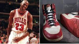 Subastan zapatillas de Michael Jordan por 1,5 millones de dólares