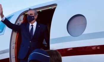 Abinader sale rumbo a Panamá