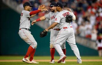 Rafael Devers guía a los Medias Rojas al juego de wild card