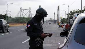 Militares y policías comenzarán a pedir tarjeta de vacunación en retenes a conductores