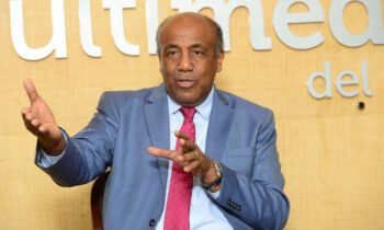 Ministro Energía y Minas dice apagones son culpa de gobiernos pasados