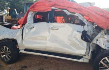 Muere joven al caer camioneta en que iba por puente en Mao