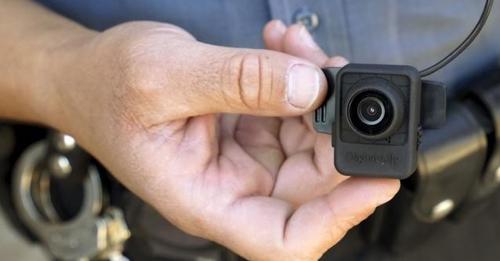 Agentes de la Policía llevarán cámaras en patrullas y uniformes