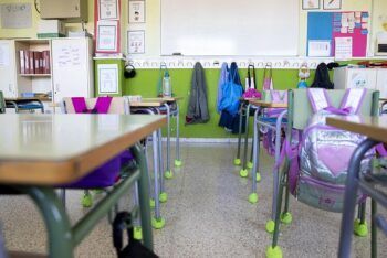 Piden 11 meses de cárcel para una pareja española que no llevó a sus hijos al colegio por temor al covid-19