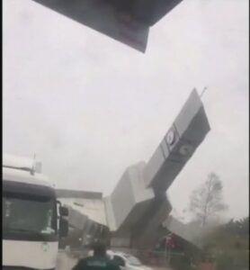 Hombre se salva tras caída de bloque de concreto