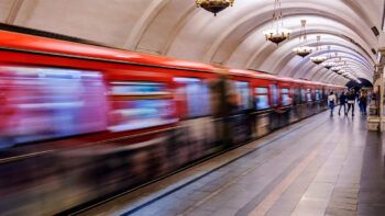 Un hombre muere arrollado en el metro de Moscú cuando intentaba salvar a un suicida que sí sobrevivió
