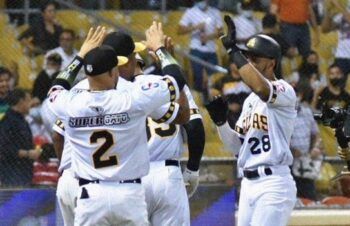 Águilas blanquean a los Leones