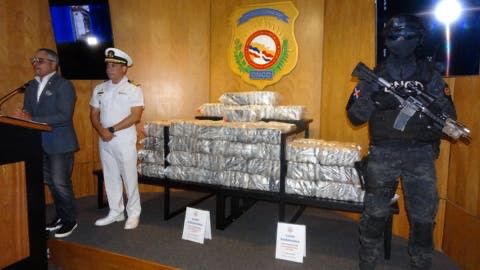 Detienen dos dominicanos y un colombiano con cargamento de cocaína al sur de Isla Saona