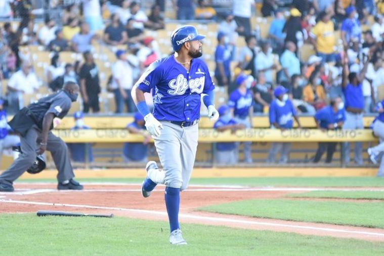 Licey lleva tres en línea