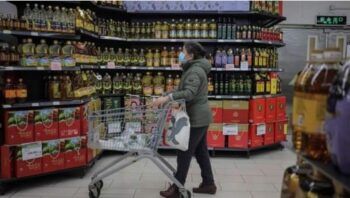China pide a los ciudadanos que almacenen alimentos ante un nuevo brote de coronavirus