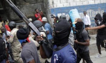 Hombres armados secuestran autobús con 50 pasajeros en Haití