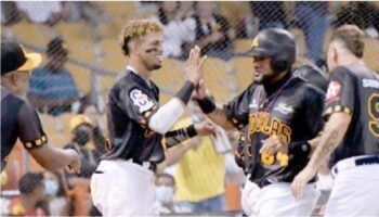 Aguilas vencen a los Toros en el Valle de la muerte