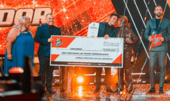 Yohan del Team Milly ganador de la primera temporada en The Voice Dominicana