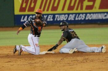 Toros blanquean a las Águilas 2-0