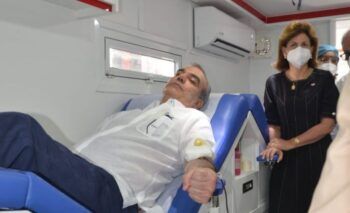 Abinader es el primer donante en la Jornada de Donación de Sangre