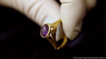 Descubren un antiguo anillo «para prevenir la resaca»