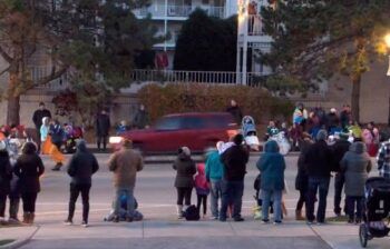 Varios muertos en EEUU tras vehiculo arrollar varias personas