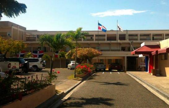 Colegio suspende clases presenciales por COVID-19