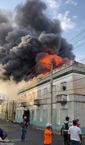 Auxilian a familias de bomberos que murieron en incendio en La Vega