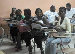 El país pausa “indefinidamente” visas a estudiantes haitianos