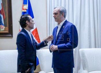 Marc Anthony visita al presidente Abinader