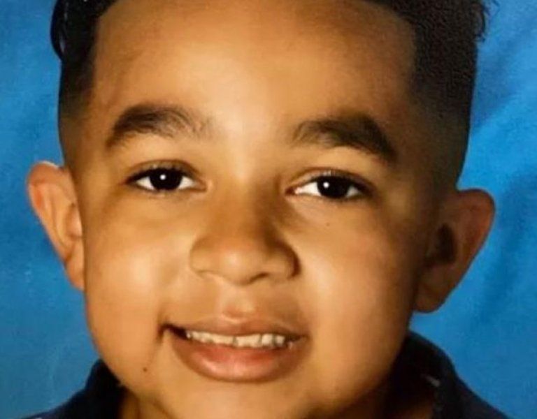 Niño sorpresivamente luego de regresar de la escuela