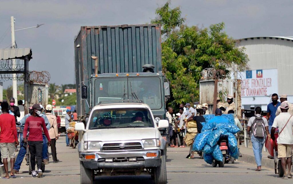 Gobierno reactiva operación Gavión; ordena cierra del tránsito y comercio en la frontera con Haití