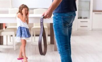 Padres no podrán dar ‘pelas’ o hablar fuerte a sus hijos