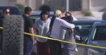 Matan cuatro niños y su abuela en California