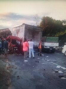 Accidente en la carretera Sánchez deja un muerto y 10 heridos 
