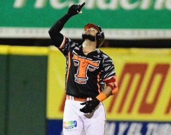 Toros blanquean a las Estrellas 4-0
