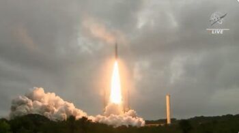 VIDEO: Despega con éxito cohete Ariane 5 con el mayor telescopio enviado al espacio