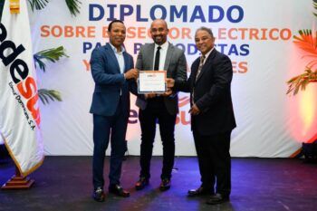 Edesur gradúa 156 periodistas y comunicadores en su “1er. Diplomado sobre el sector eléctrico”