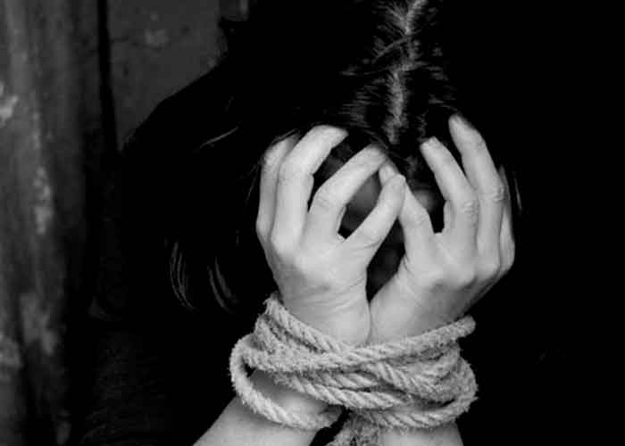 Rescatan a madre e hija que estuvieron secuestradas durante 3 años por hombre que conoció en Facebook
