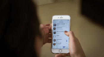 Revisa el celular de su esposo y descubre que planeaba matarla