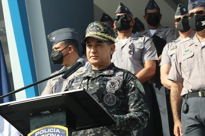 La Policía investiga incidente en que agente golpea envejeciente en Samaná