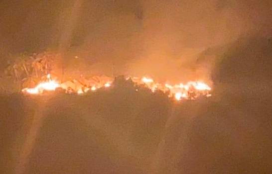 Fuego consume hotel Casa Bonita en Barahona