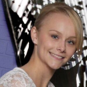 Fue a una cita de Tinder, cayó en un culto sexual y apareció en 14 pedazos