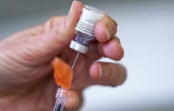 Inglaterra vacunará a Gay y Bisexuales contra la viruela del mono